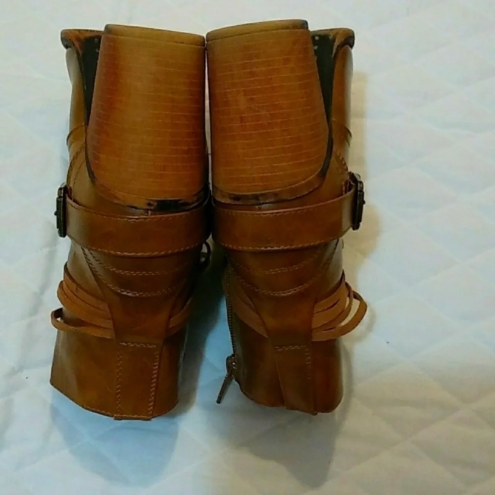 Celebrity Pink Women's Size 7 Brown 3 in Block Heels Ankle Boots Zipper Closure. - Picture 7 of 9